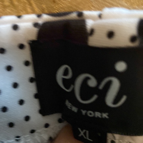 Eci white with back poka dots pencil skirt with split in the back - Picture 3 of 3